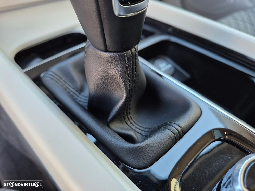 Volvo V60 2.0 D3 Momentum Plus - 37