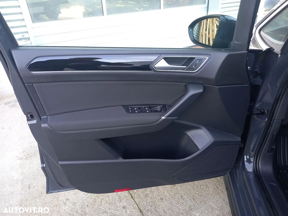 Volkswagen Touran - 22