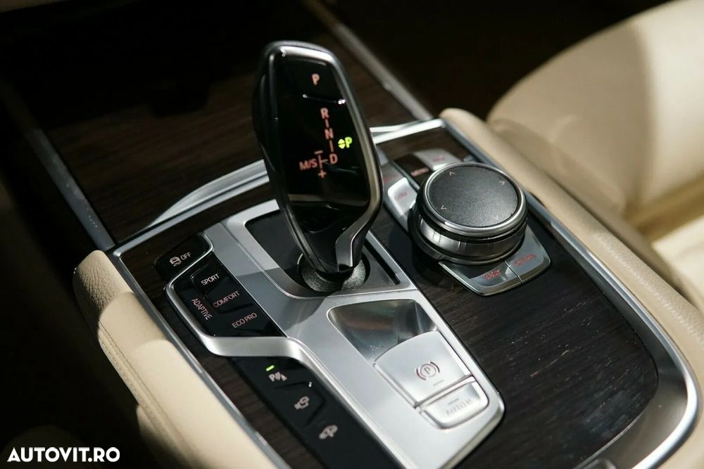 BMW Seria 7 740d xDrive - 23