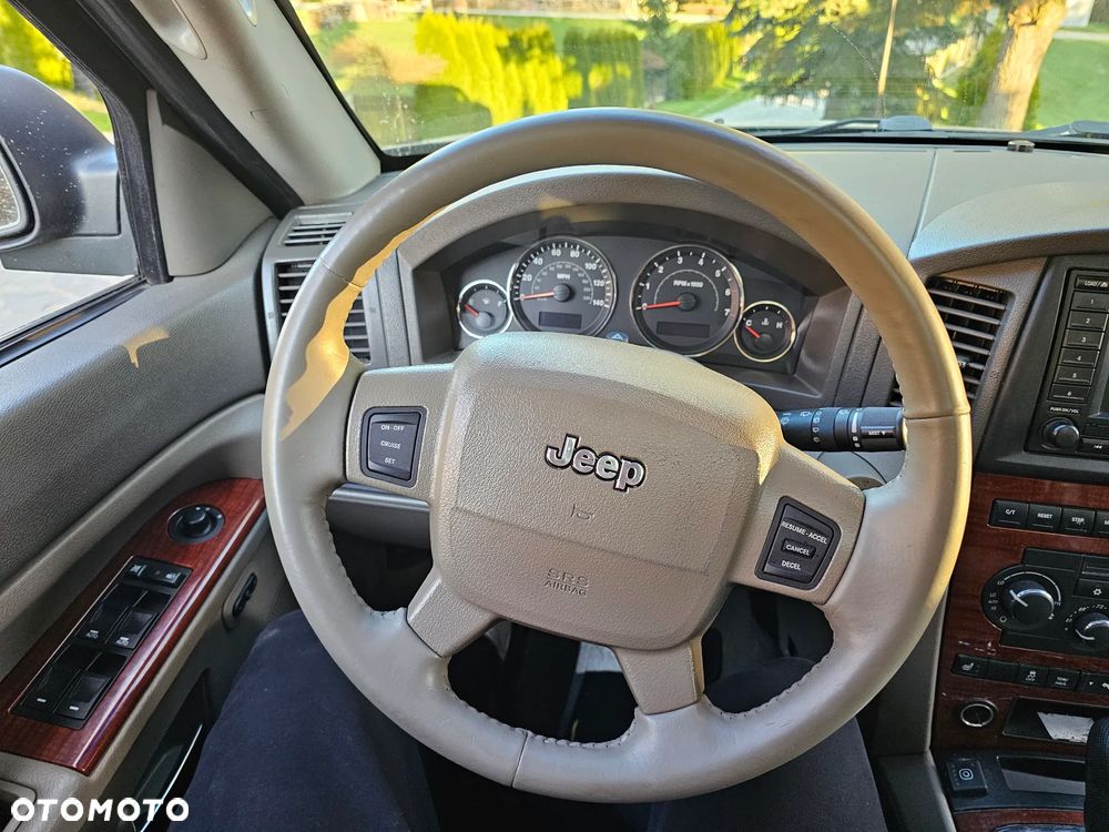 Jeep Grand Cherokee - 26
