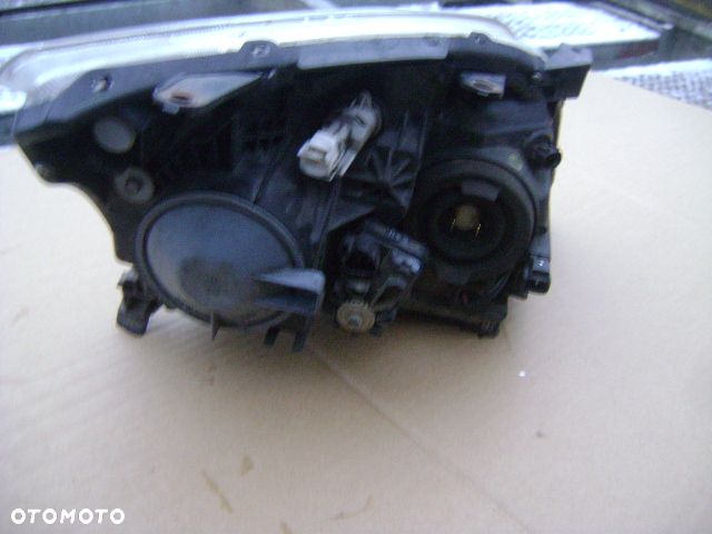 LAMPA PRZÓD PRAWA LEWA XENON TOYOTA AVENSIS T25 06-09 lift EU - 4