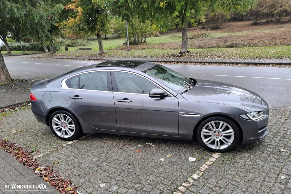 Jaguar XE 2.0 D Prestige Aut. - 7