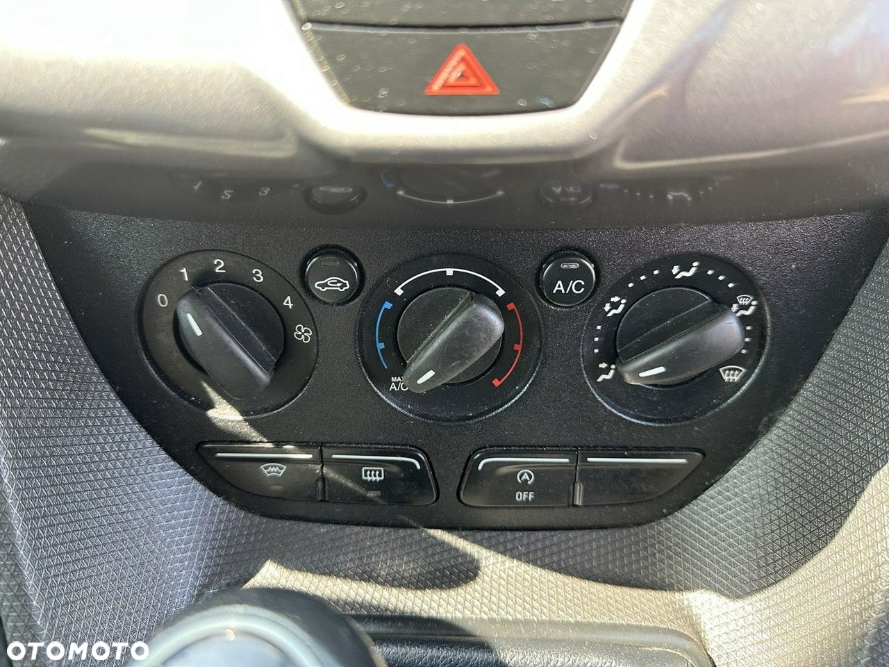 Ford Transit Connect - 17