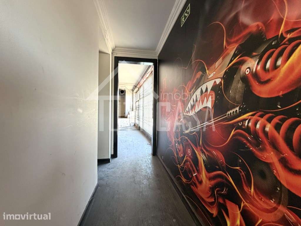 Loja em Carnide com 4 lugares de parqueamento - Grande imagem: 2/13