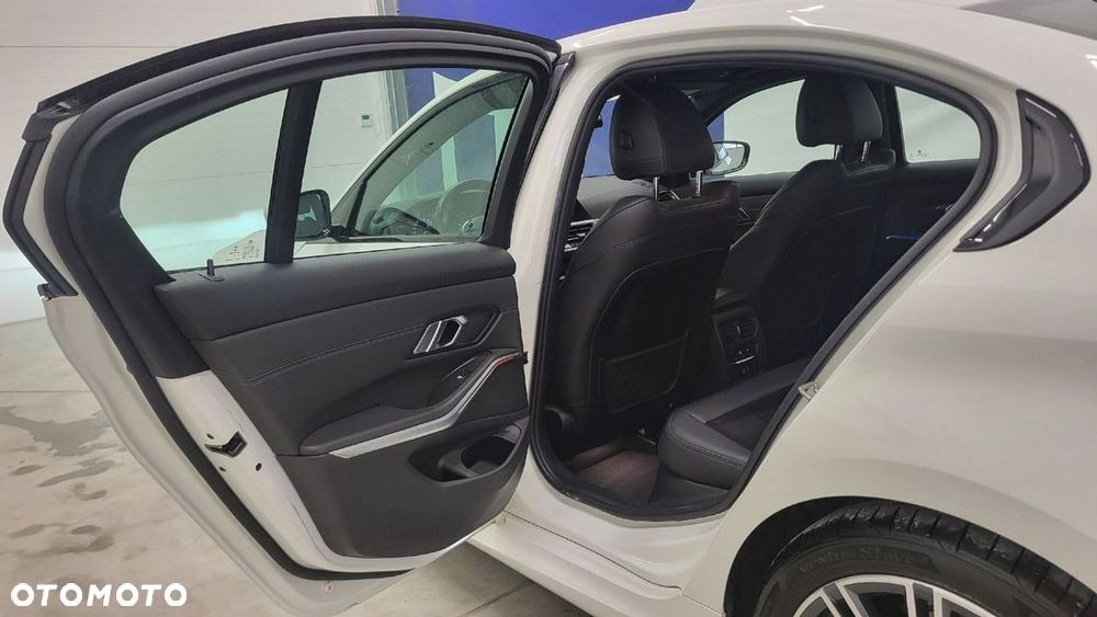 BMW Seria 3 - 21