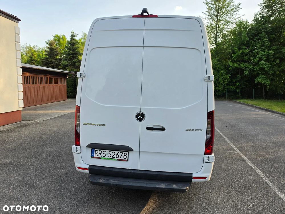 Mercedes-Benz Sprinter - 13
