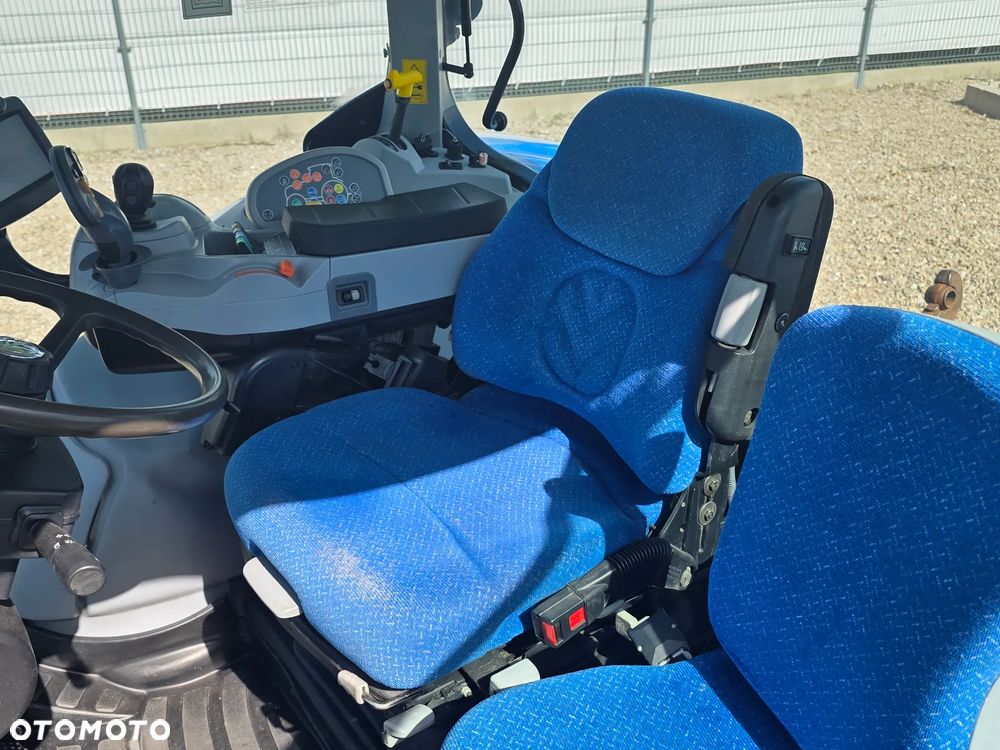 New Holland T7030 PC 2011R - 15