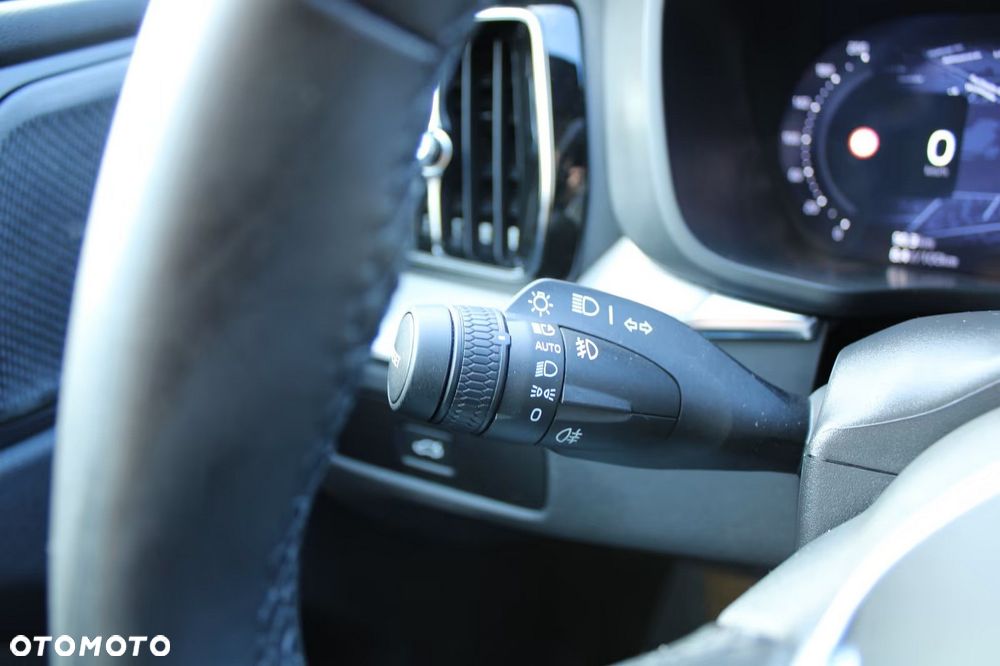 Volvo XC 60 B5 B AWD Plus Black Edition - 18