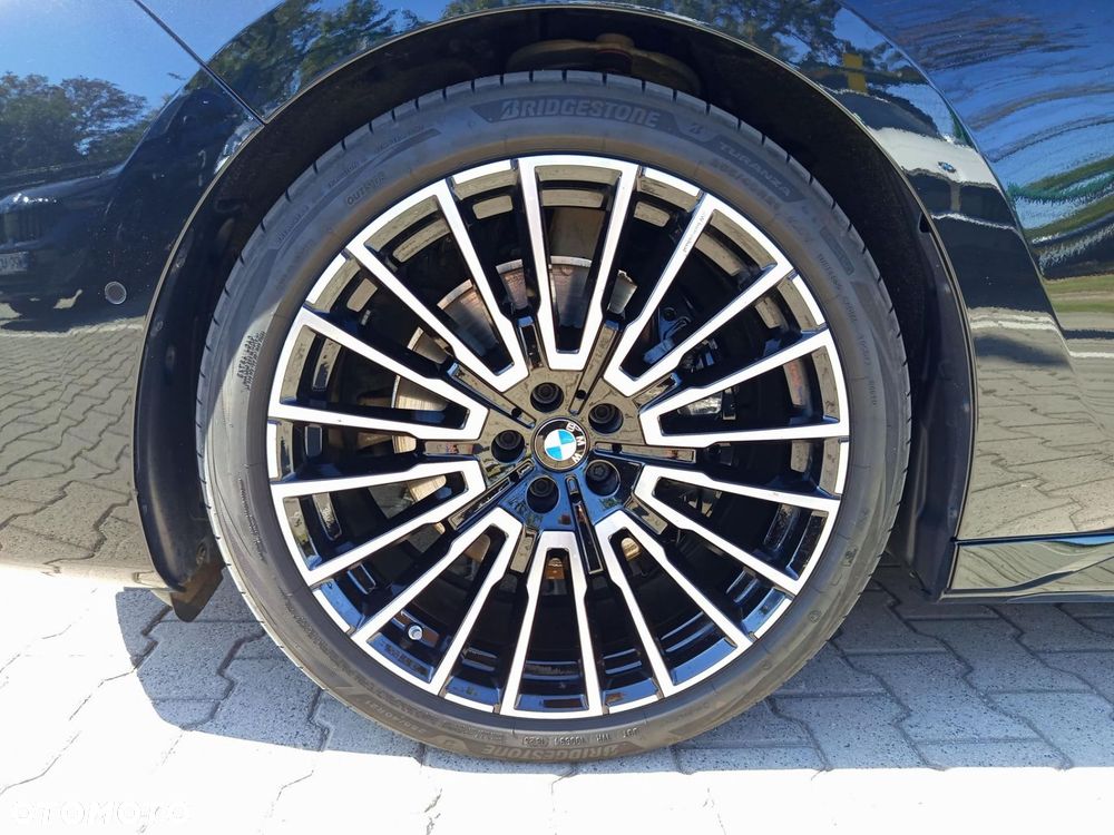 BMW Seria 7 - 11