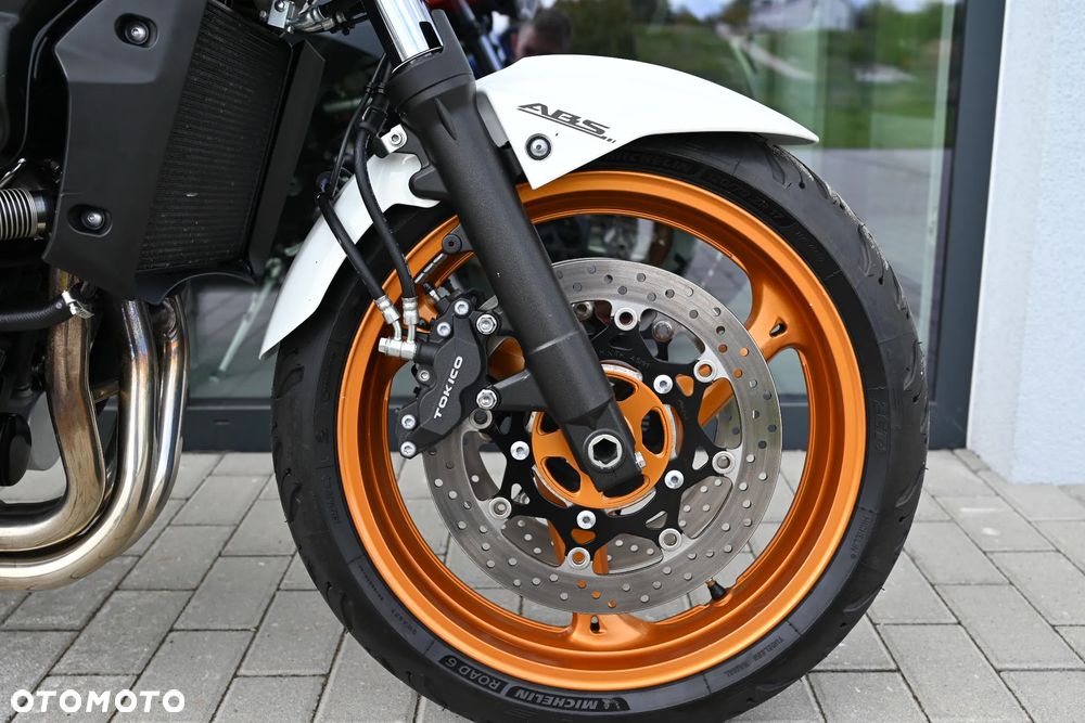 Suzuki GSR - 29