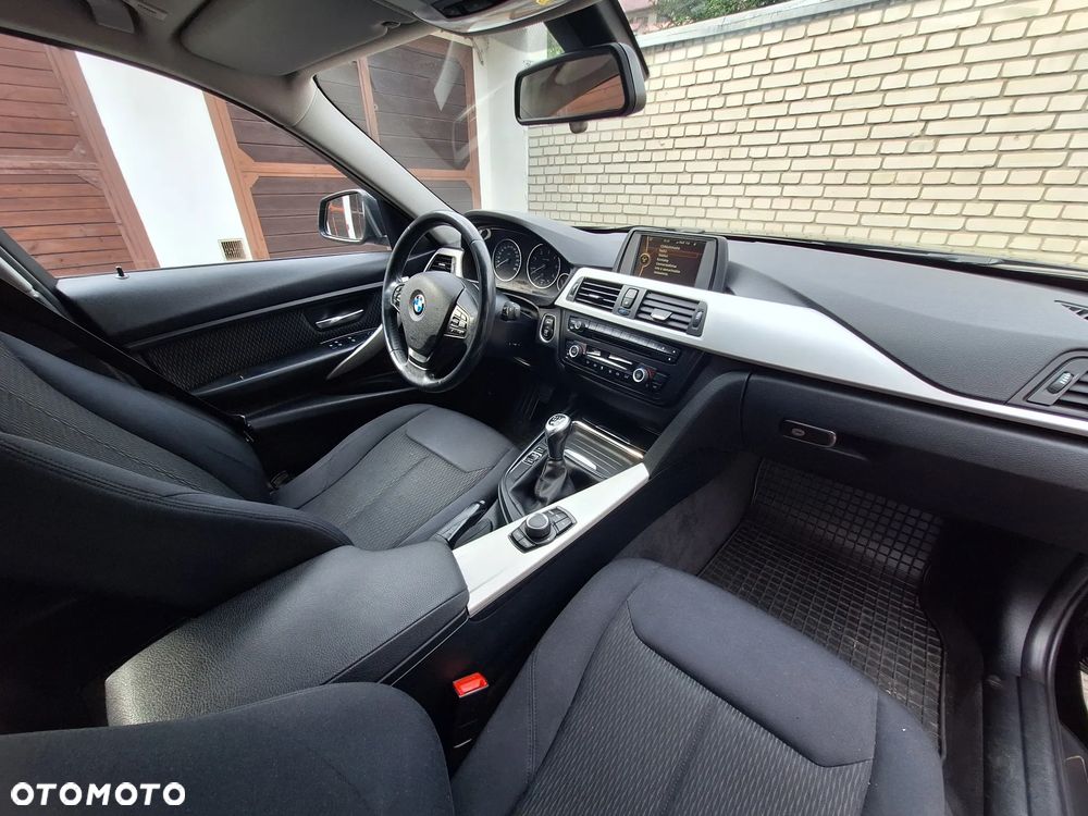 BMW Seria 3 318d - 12