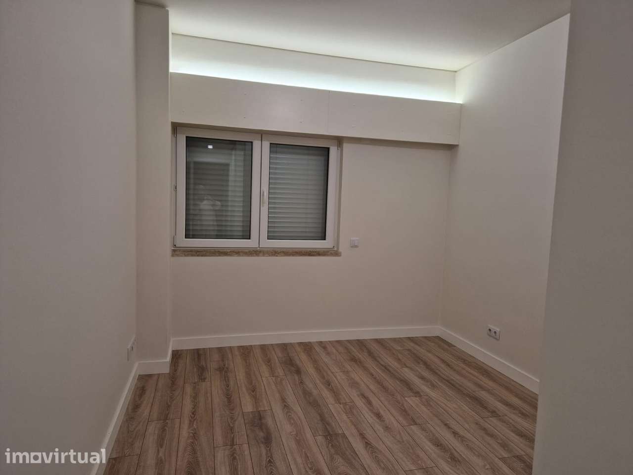 T3 com garagem, ar condicionado e elevador em Algés - Grande imagem: 4/7