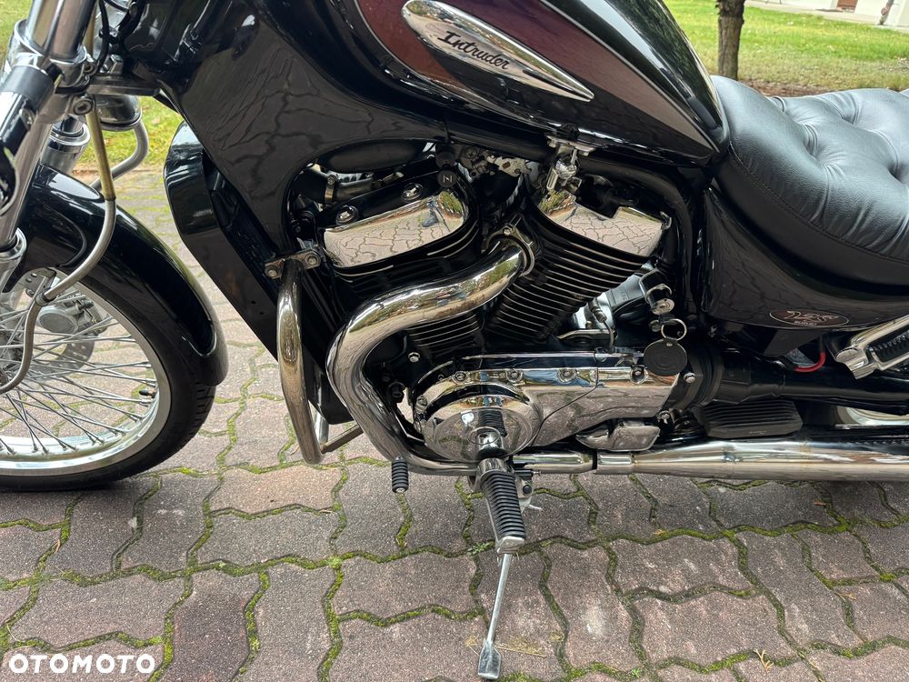 Suzuki Intruder - 16