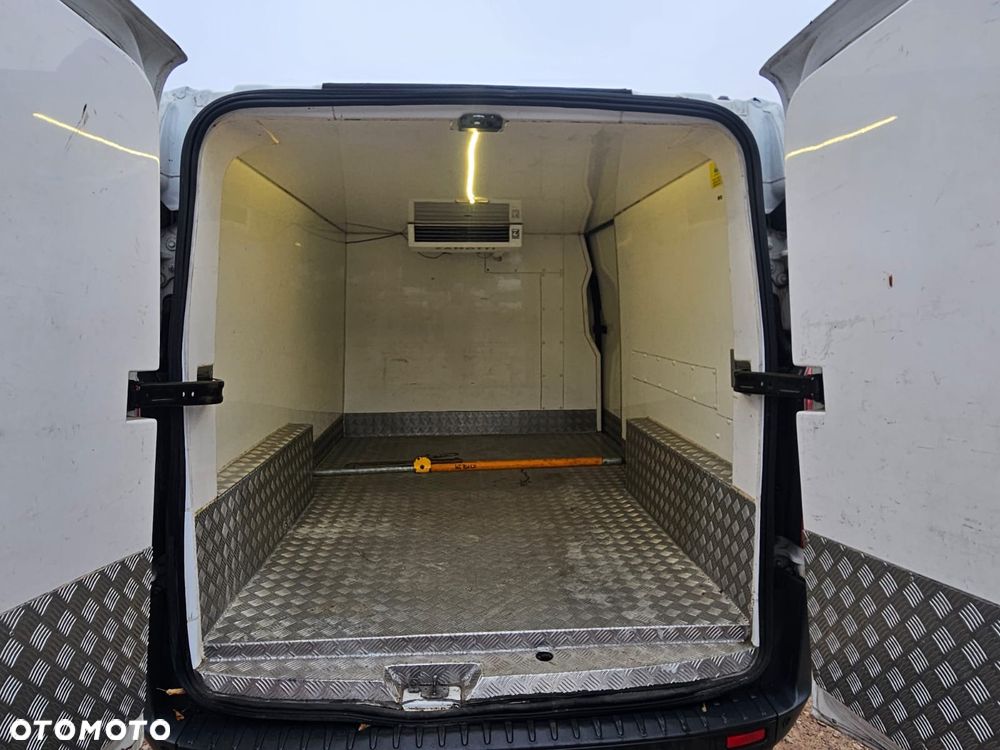 Ford Custom - 18