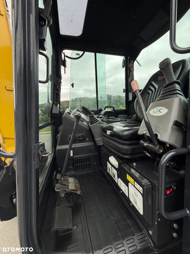 Yanmar VIO50-6A Koparka Gąsienicowa 5 ton jak Nowa z Salonu 2018 rok. 1900 mtg. Szybko-złącze. Łyżka uchylna Hydraulicznie. 3 łyżki Oryginalne skandynawskiego typu. Yanmar silnik 4 cylindry! Maszyna z Norwegii. DEKRA 2026rok AKTUALNA! Dokumentacja! Pompa ON. ani deka luzów i wycieków! OKAZJA Linia Hydr. Plus. Długie ramię PLUS. Oświetlenie LED. Gąski bardzo ładne. Wielka Okazja! Pełne sterowanie z dżojstików!! - 25