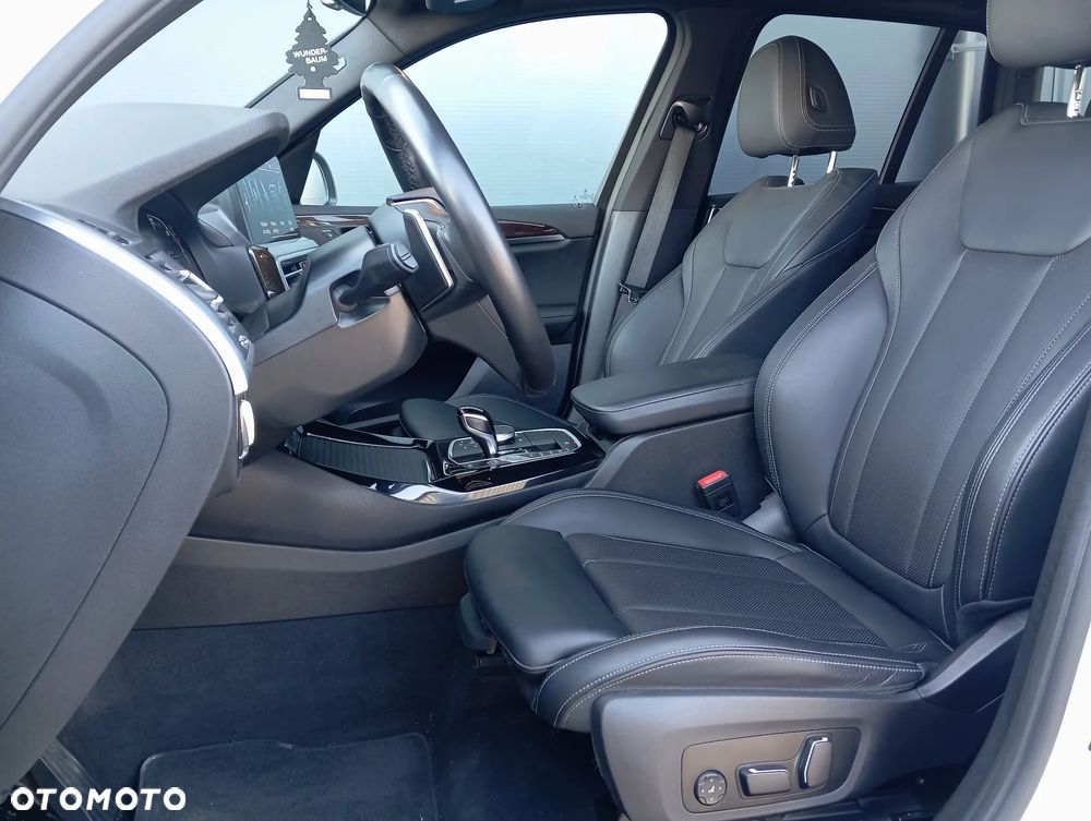 BMW X3 xDrive30i Luxury Line sport - 8
