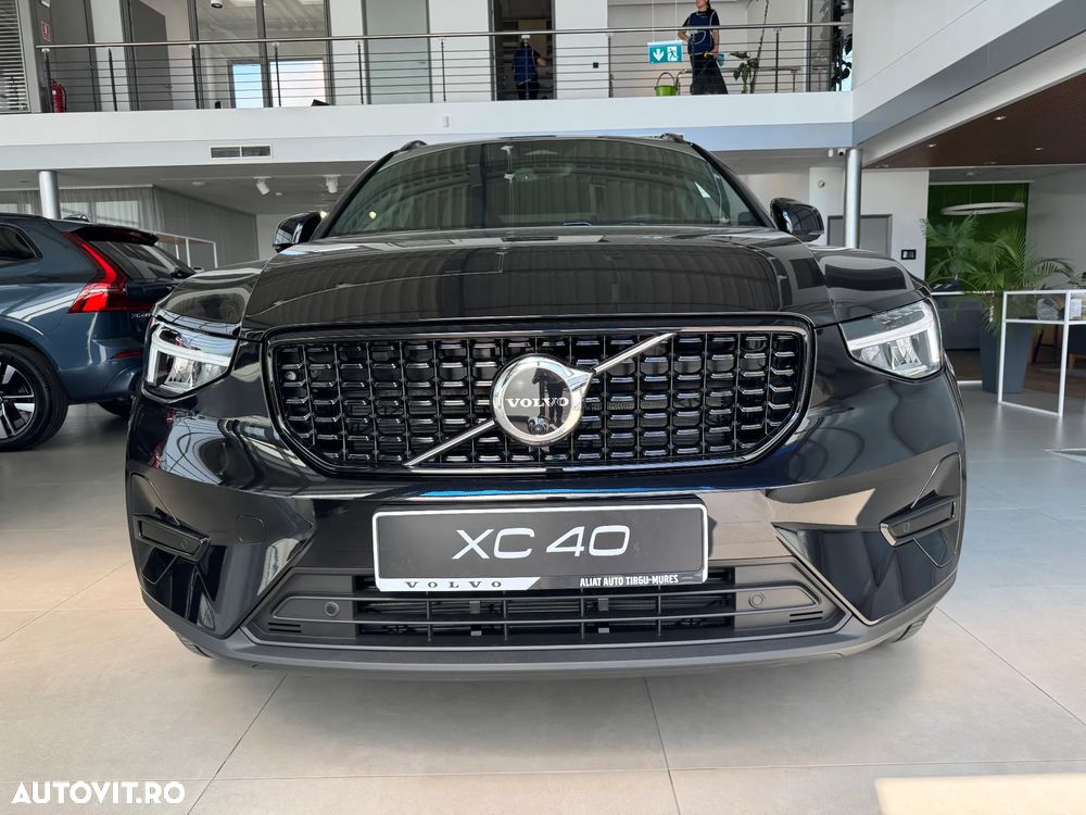 Volvo XC 40 B3 AT FWD MHEV Plus Dark - 2