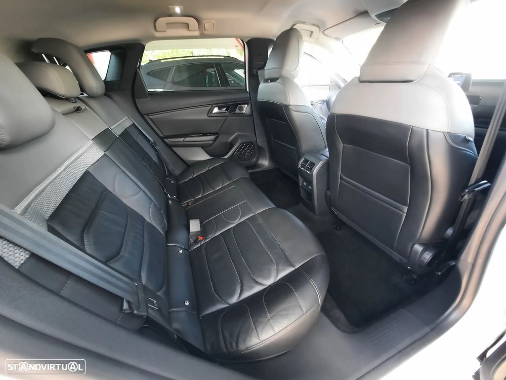 Citroën C5 X 1.6 Hybrid Shine e-EAT8 - 25
