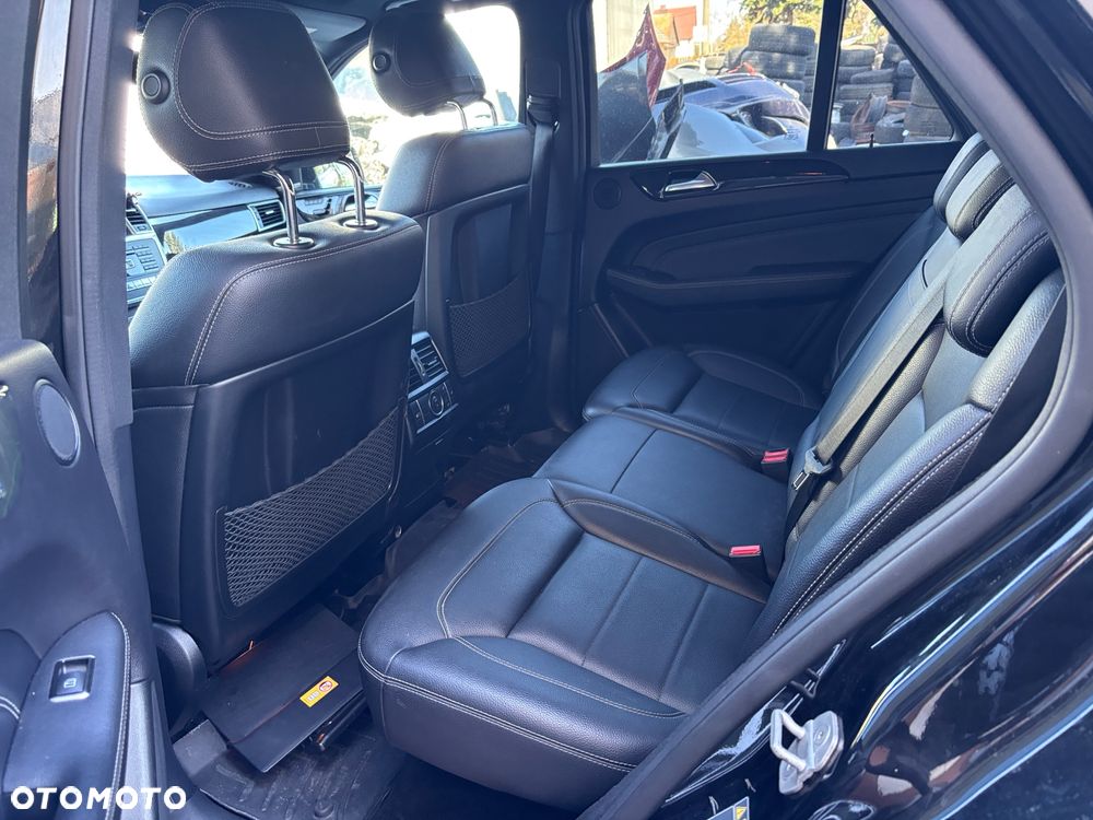 Mercedes-Benz ML - 23