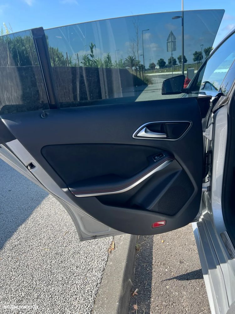 Mercedes-Benz CLA 180 d Shooting Brake AMG Line - 17