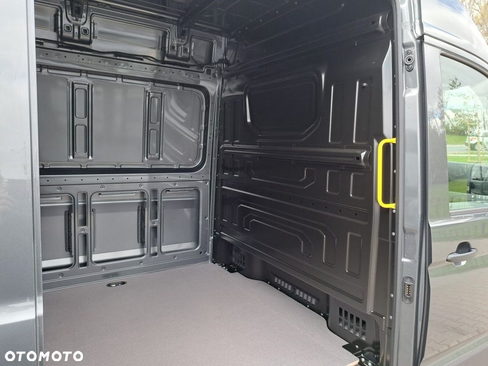 Volkswagen Crafter - 11