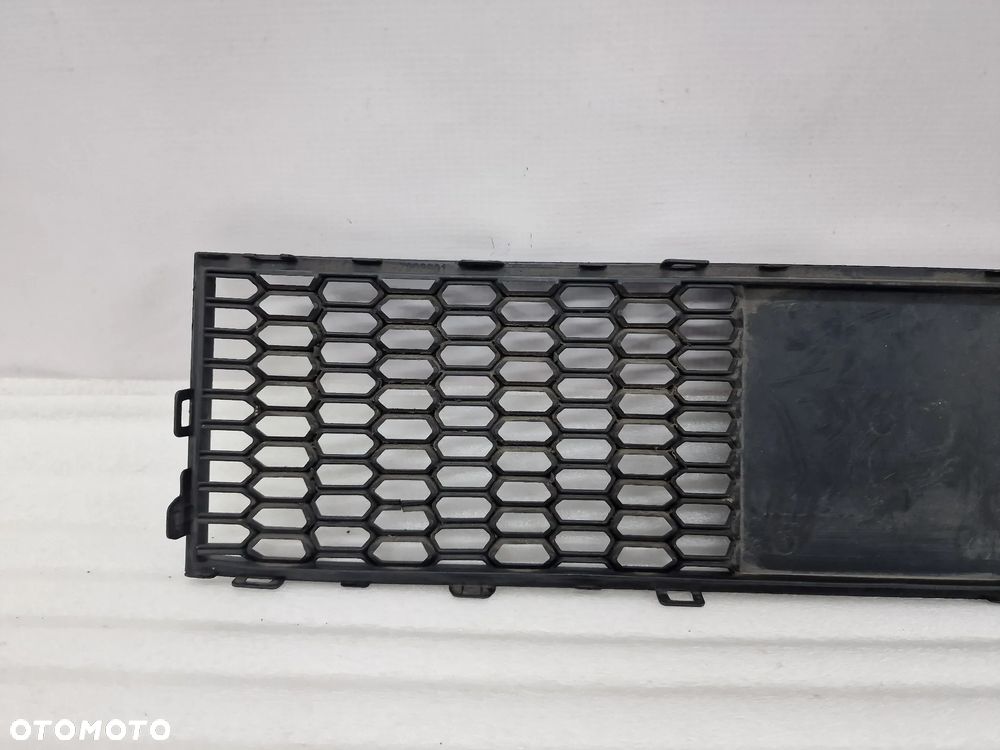 BMW 5 F10 / F11 M-PAKIET 10-16 KRATKA ŚRODKOWA ZDERZAKA PRZEDNIGO PRZÓD , NR 5111-7903901 / 7903901 , NR AUKCJI KR328 - 8