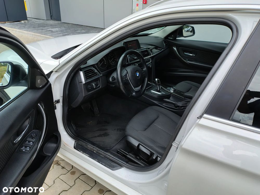 BMW Seria 3 320d - 5