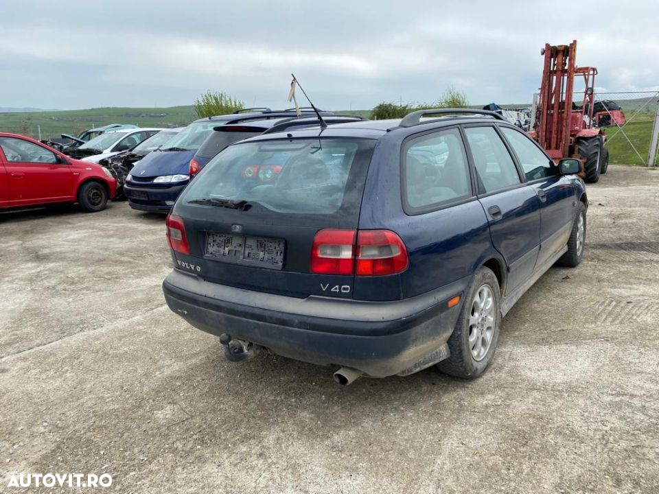 Dezmembrez piese Volvo V40 - 4