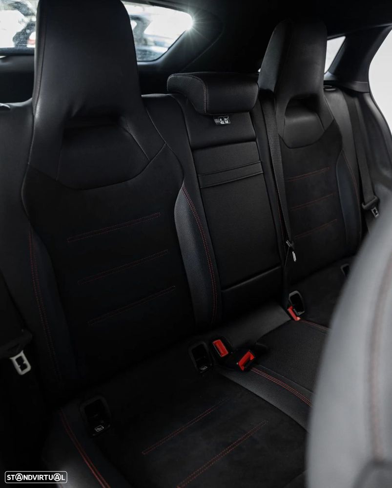 Mercedes-Benz CLA 250 e Shooting Brake AMG Line - 25