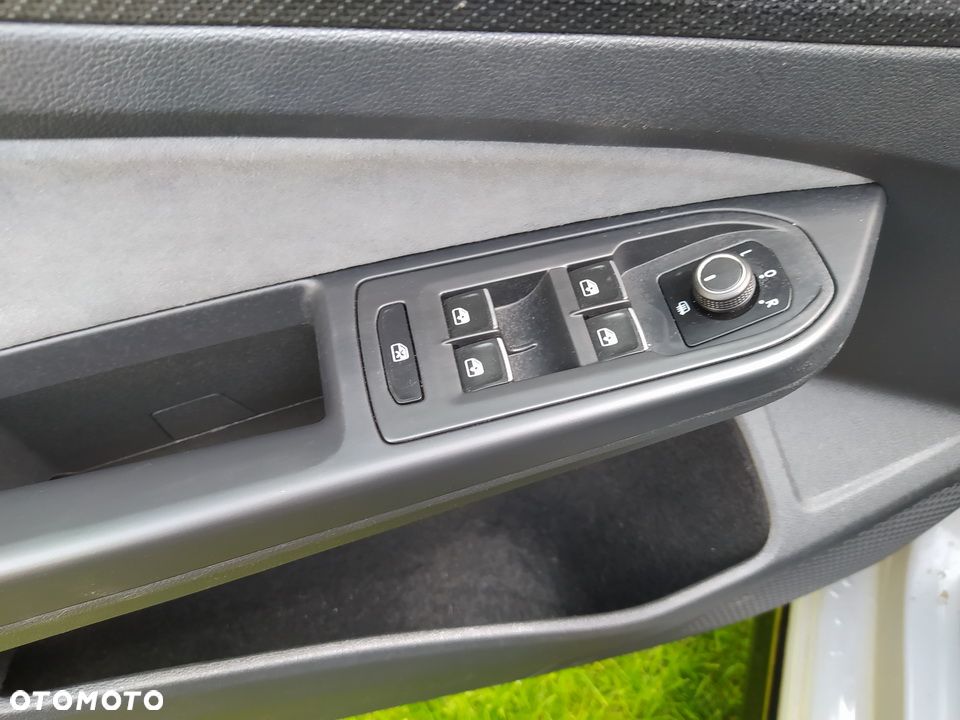 Volkswagen Golf - 22