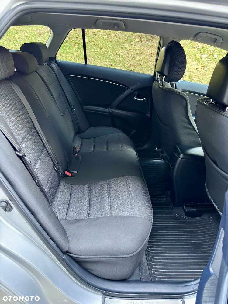 Toyota Avensis 2.0 Sol - 7