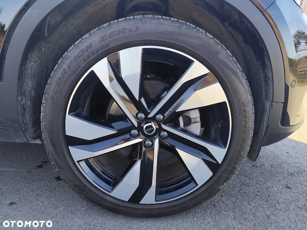 Volvo XC 40 B5 AWD Ultimate Dark - 19