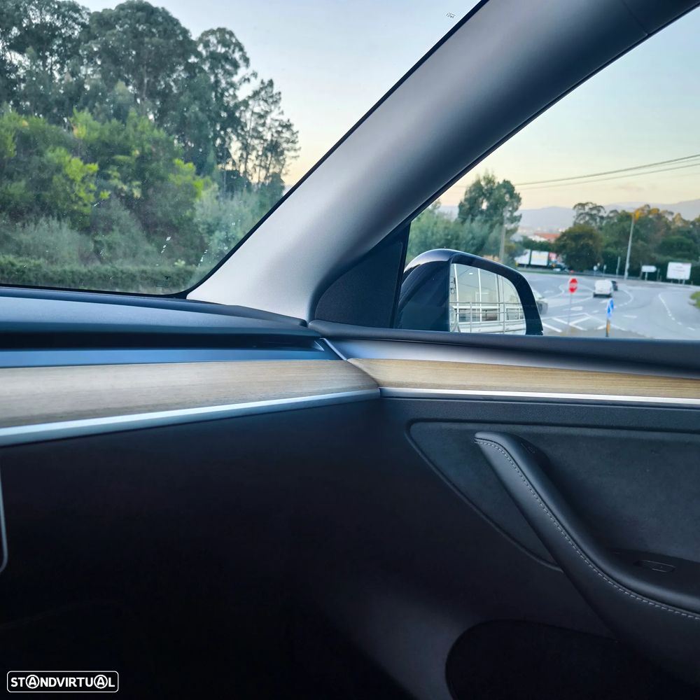 Tesla Model Y RWD - 16