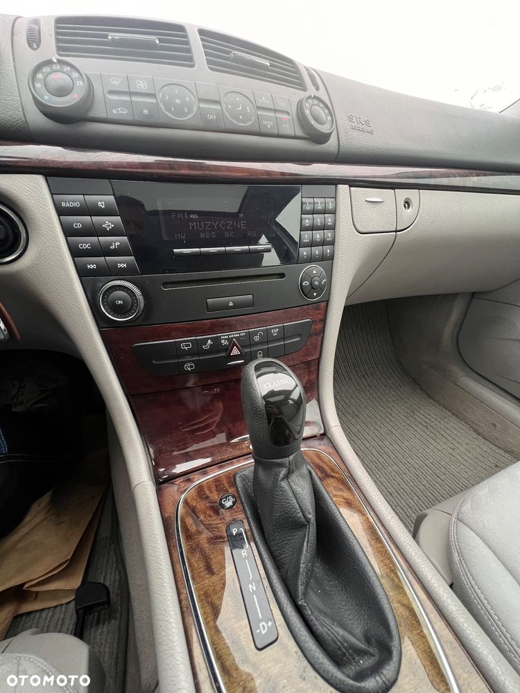 Mercedes-Benz Klasa E 200 Kompressor Automatik Classic - 23