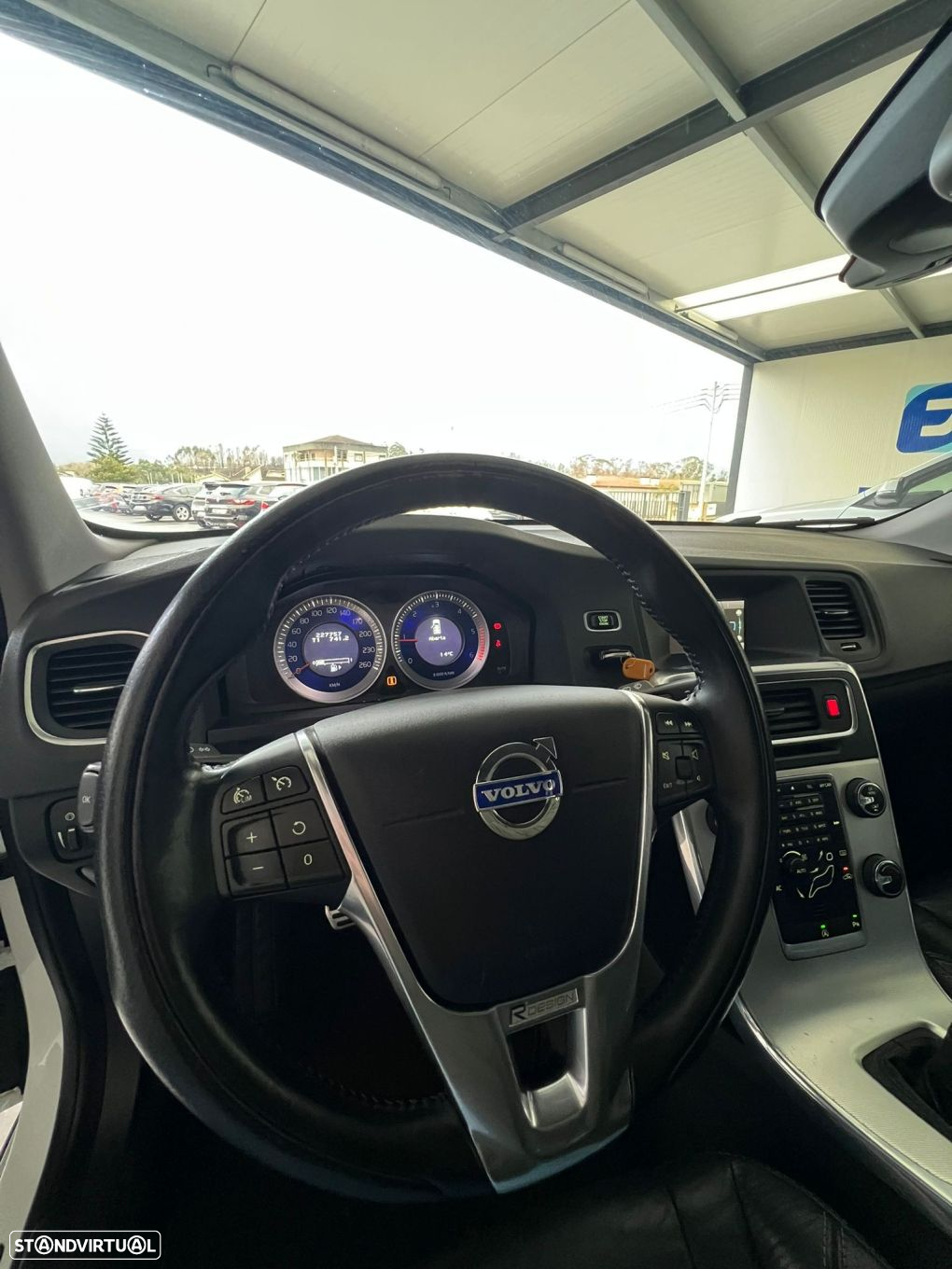 Volvo V60 1.6 D2 R-Design - 13