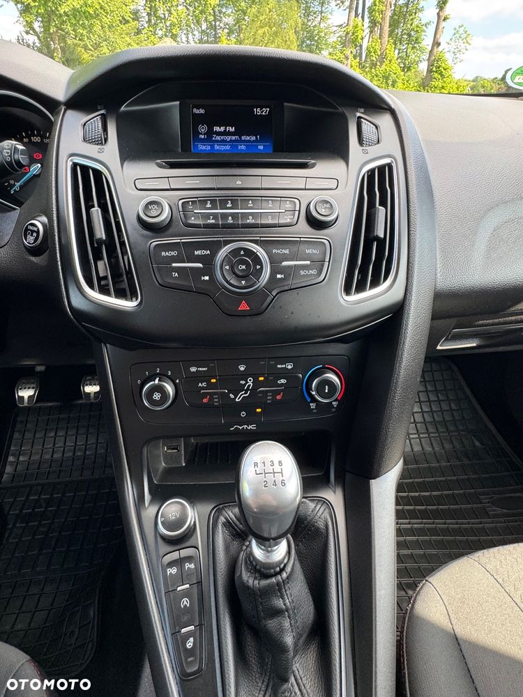 Ford Focus 1.0 EcoBoost Start-Stopp-System ST-LINE DESIGN - 19