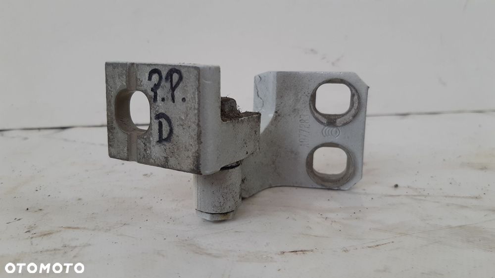 FIAT 500X ZAWIAS DRZWI PRAWY PRZÓD DÓŁ 296