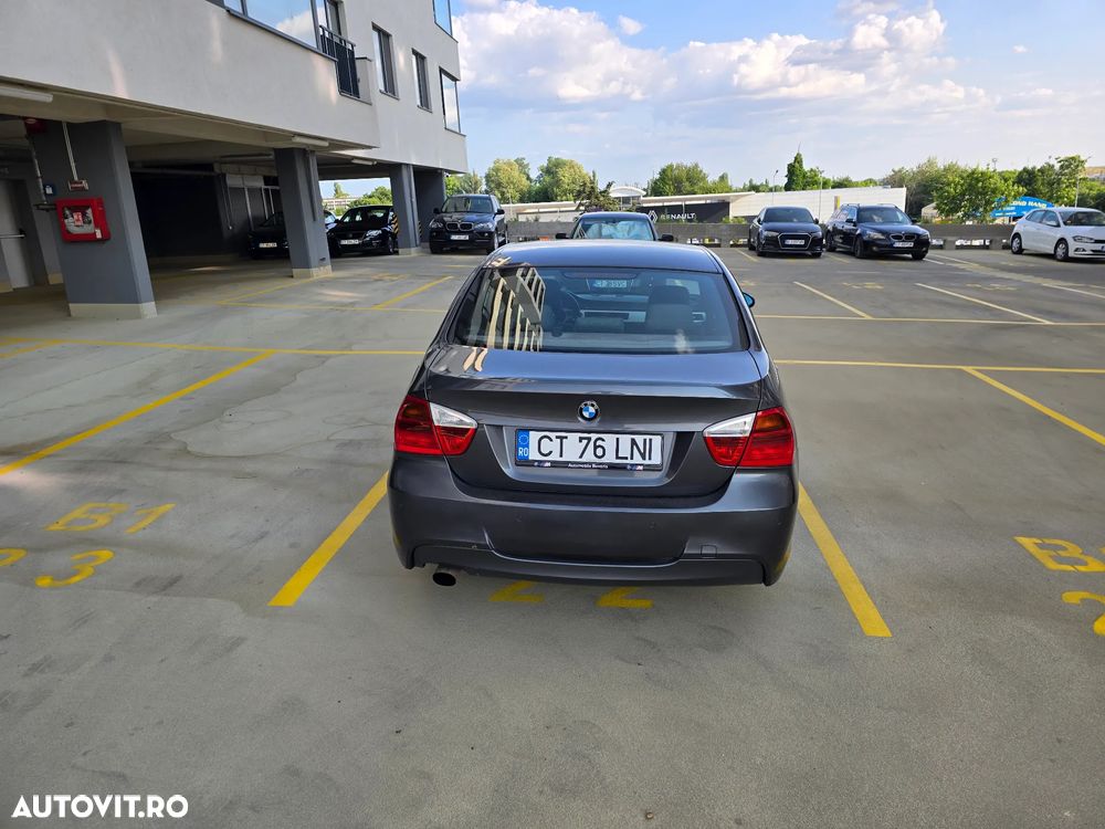 BMW Seria 3 318i - 3