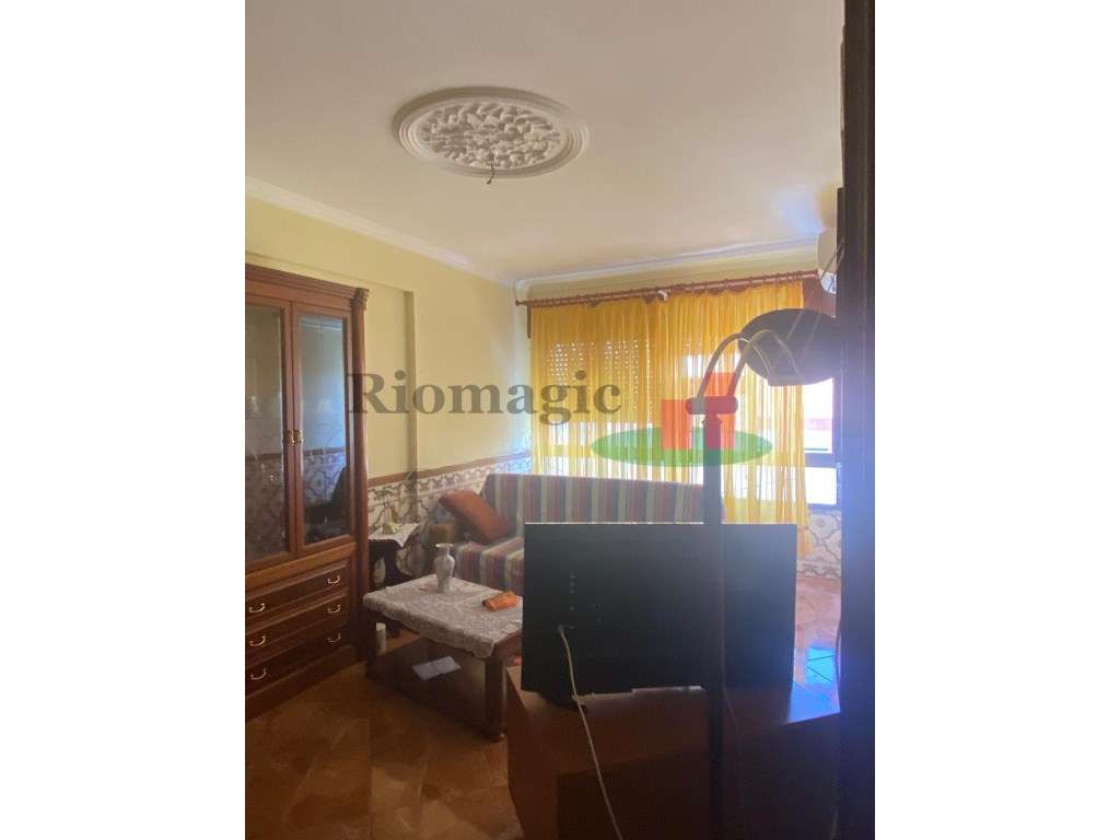 Apartamento T2 c/Parqueamento - Póvoa Santo Adrião - Grande imagem: 4/11