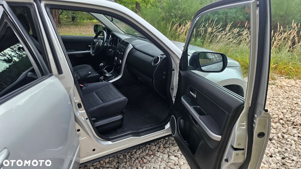 Suzuki Grand Vitara 2.4 Premium EU5 - 12