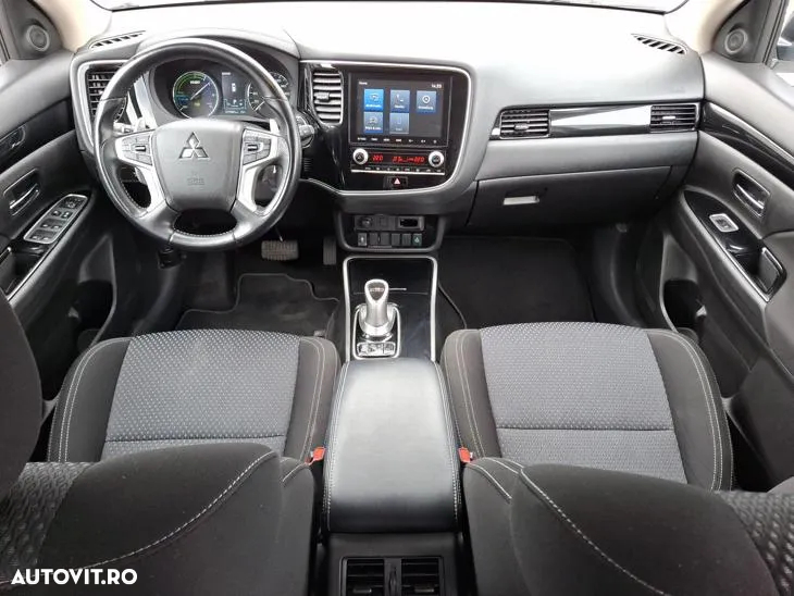 Mitsubishi Outlander 2.4 4WD Plug-In Hybrid - 10