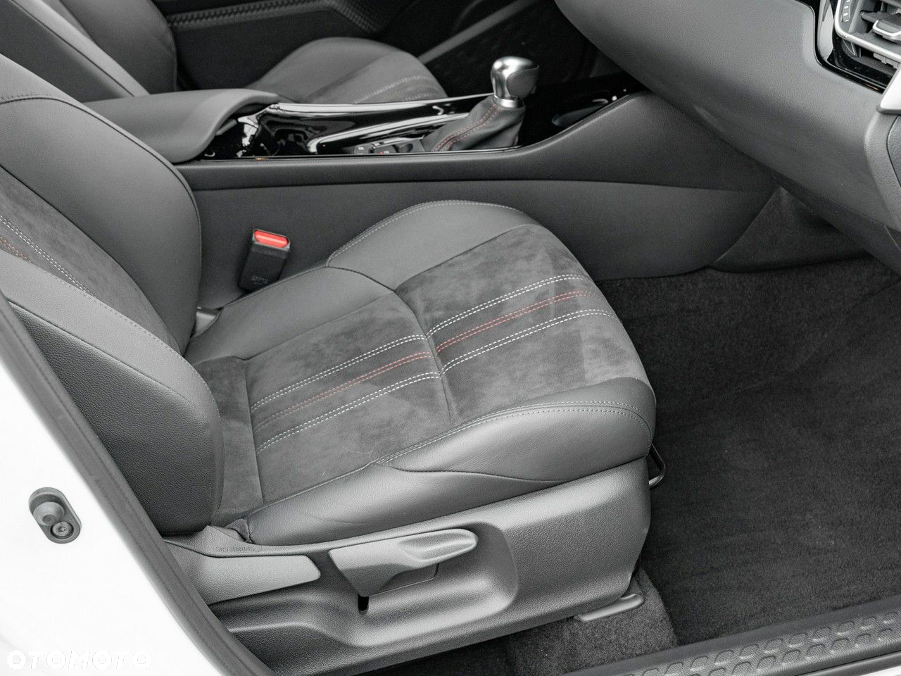 Toyota C-HR 2.0 Hybrid GR Sport - 33