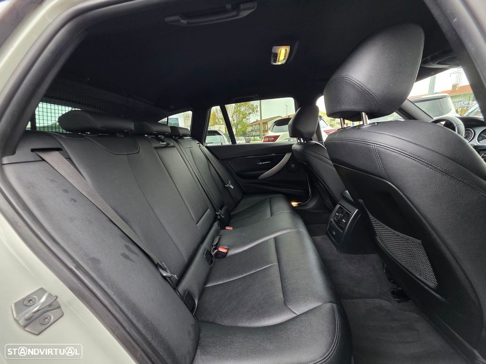 BMW 320 d Touring Pack M - 23
