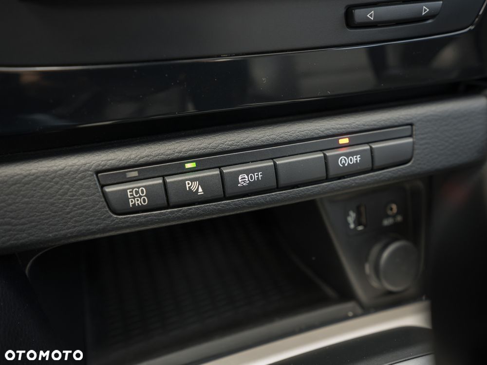 BMW X1 sDrive18d xLine - 33