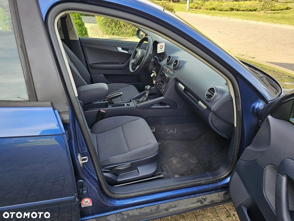 Audi A3 Sportback 1.6 Ambiente - 35
