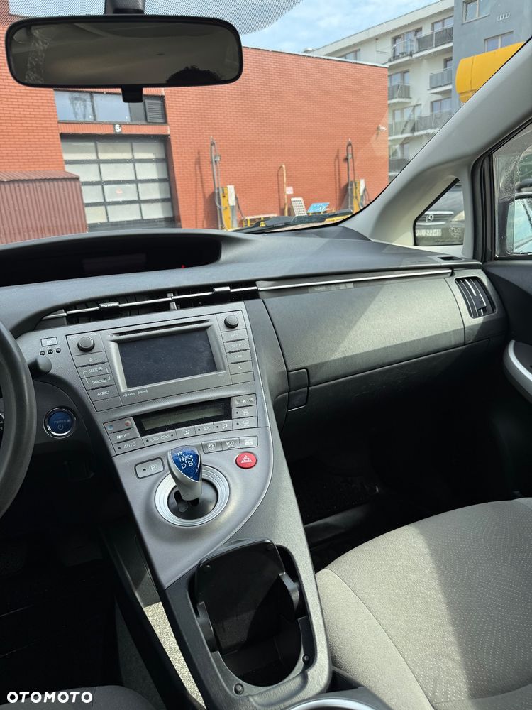 Toyota Prius 1.8 HSD Sol - 10