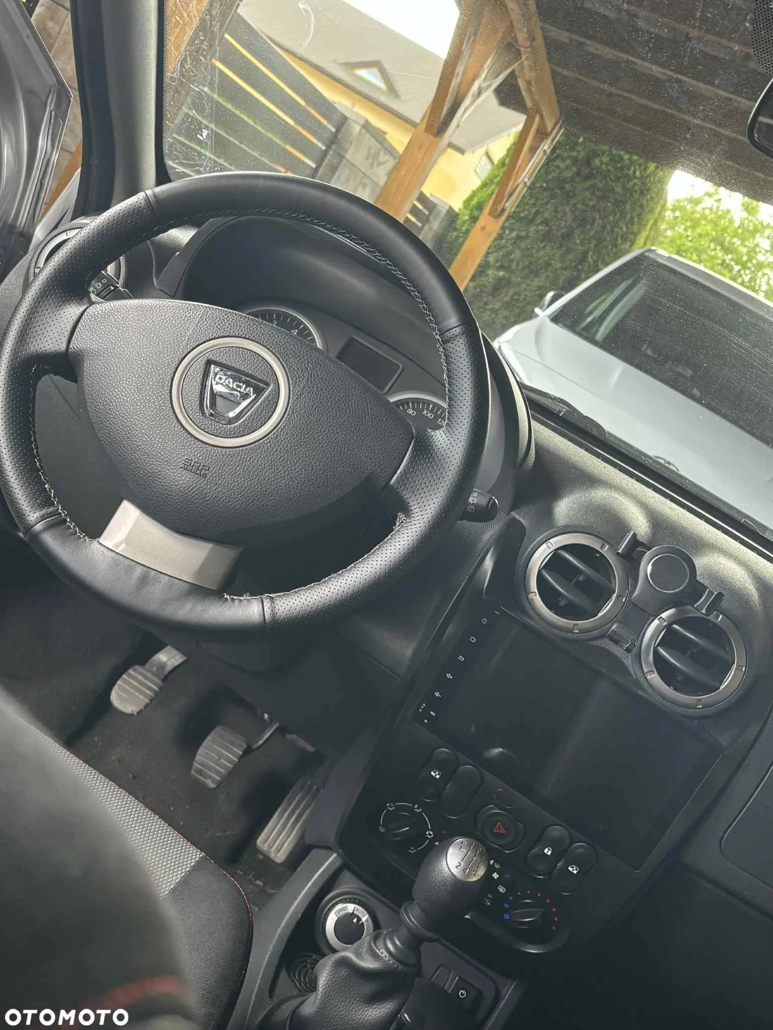 Dacia Duster 1.6 Laureate 4x4 - 10