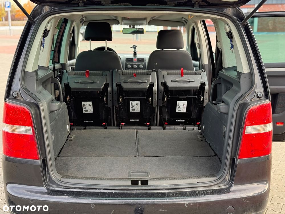 Volkswagen Touran 2.0 TDI Highline DSG - 16