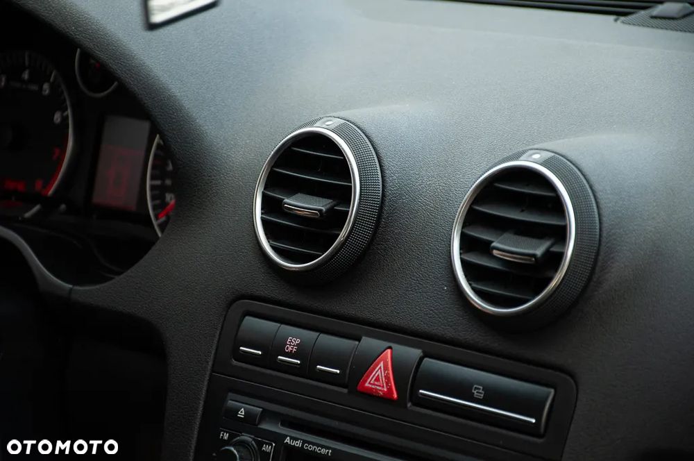 Audi A3 3-drzwiowe 2.0 FSI Attraction - 23