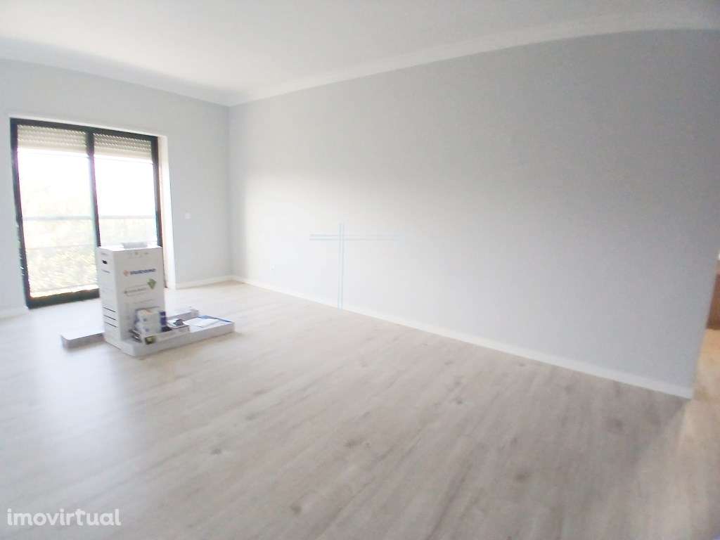 Apartamento T1+1 - Quinta do Serrado - Em frente à Faculdade - Grande imagem: 4/20